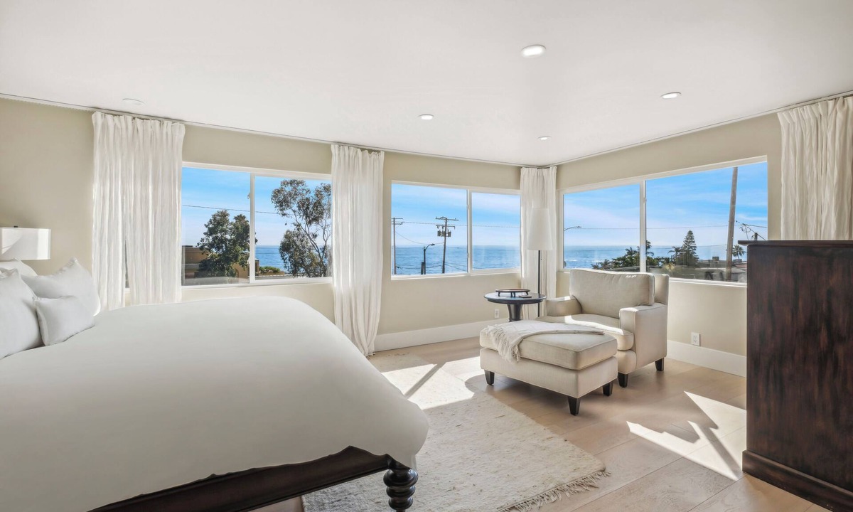 Laguna Beach Condo | Luxury 3 bed 3 bath with Ocean Views+ Steps to the Beach