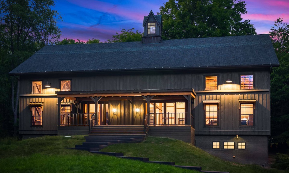 Loudonville House | Luxury Barn Retreat near Mohican River
