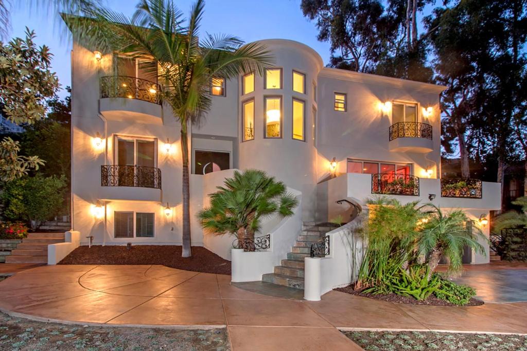 Middletown House | Luxury Mission Hills Mediterranean Villa home