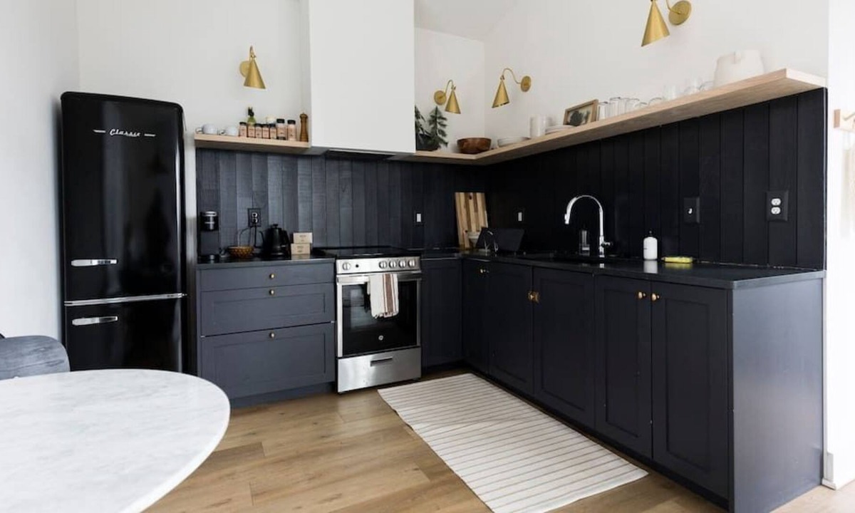 New Plymouth Apartment | Luxury Tiny Home w/Hot Tub - Hocking Hills