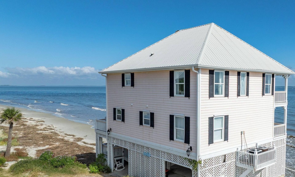 Saint Helena Island House | Marvelous 4-bedroom Oceanfront home in Harbor Island