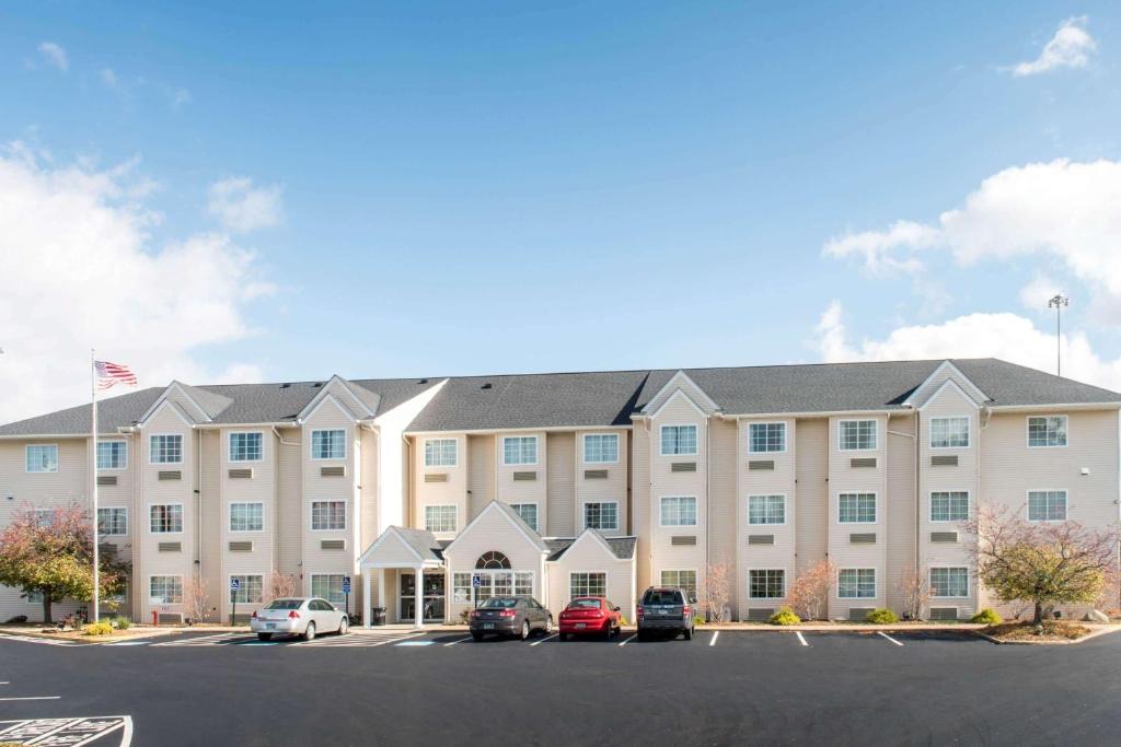 North Canton Hotel | Microtel Inn and Suites North Canton