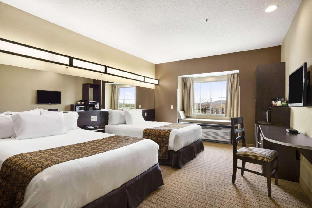 Cambridge Hotel | Microtel Inn & Suites by Wyndham Cambridge