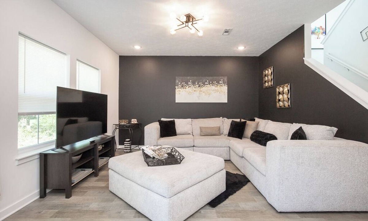 West Akron House | Modern 3Bdrm Home | Family-Friendly, Close to Zoo