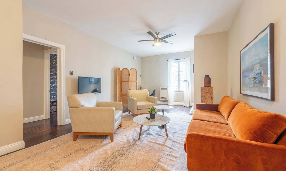 Wilshire Center Apartment | Modern Apartment in Korea Town