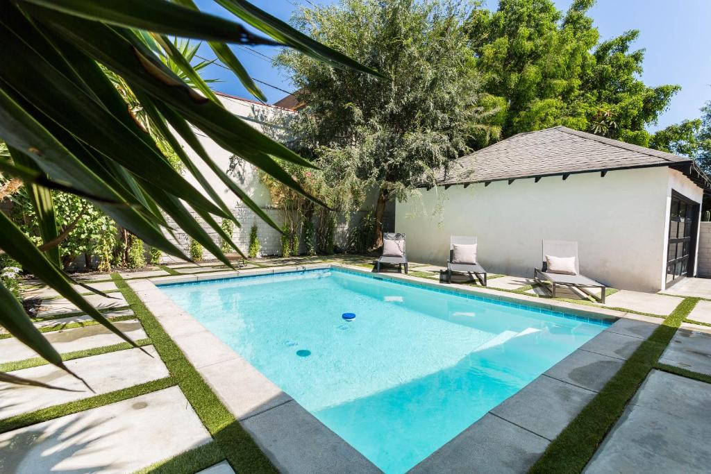 Larchmont House | Modern Bungalow with a Pool in Larchmont Village