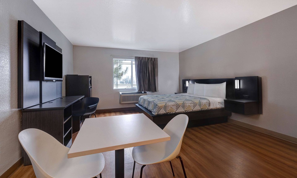 Buttonwillow Hotel | Motel 6 Buttonwillow, CA Central