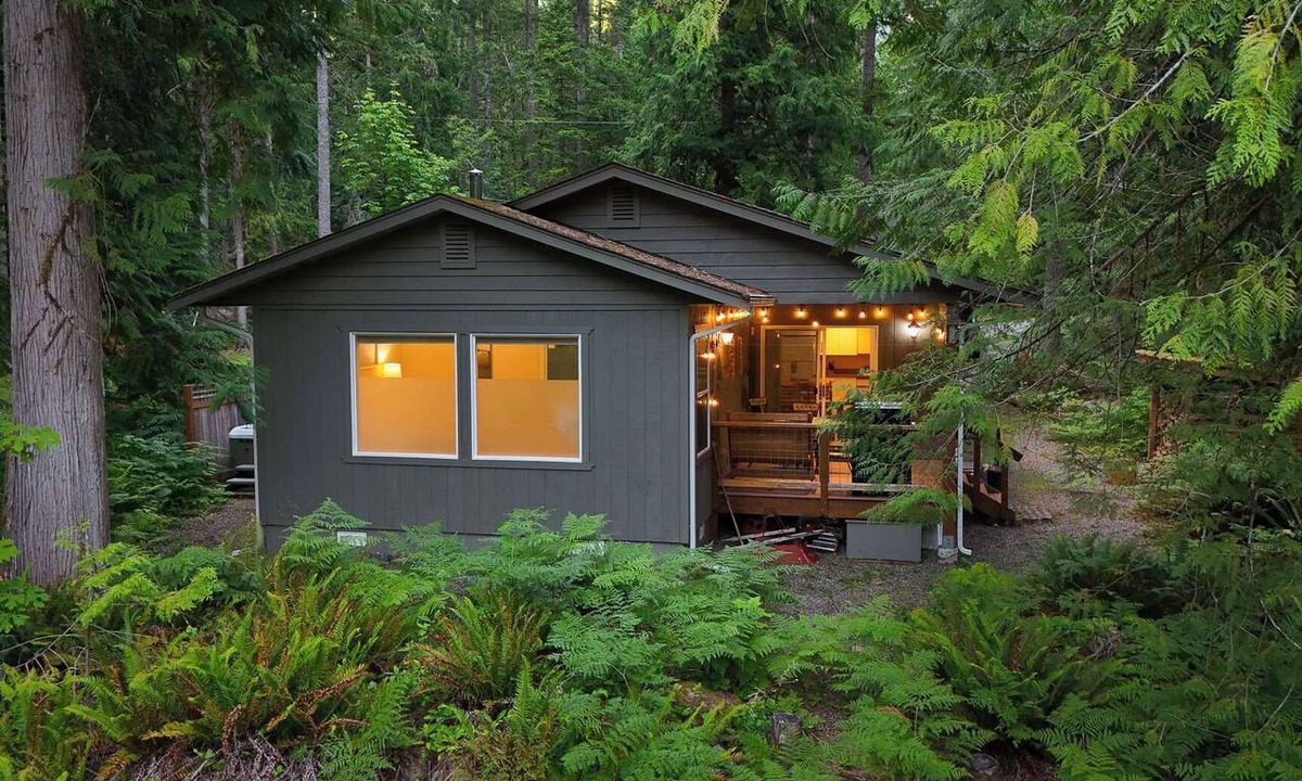 Warnick House | Mt Baker Forest Cabin Hot Tub Fireplace