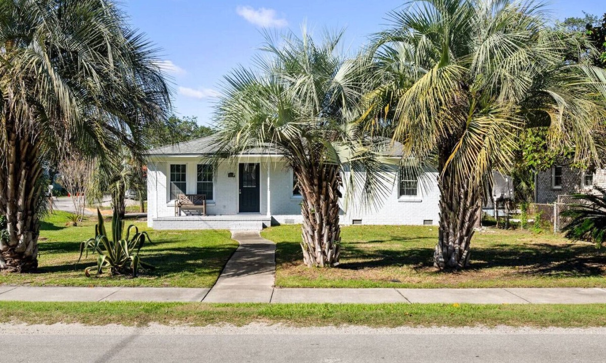 Old Village House | Newly Renovated - Walk to Shem Creek Restaurants!
