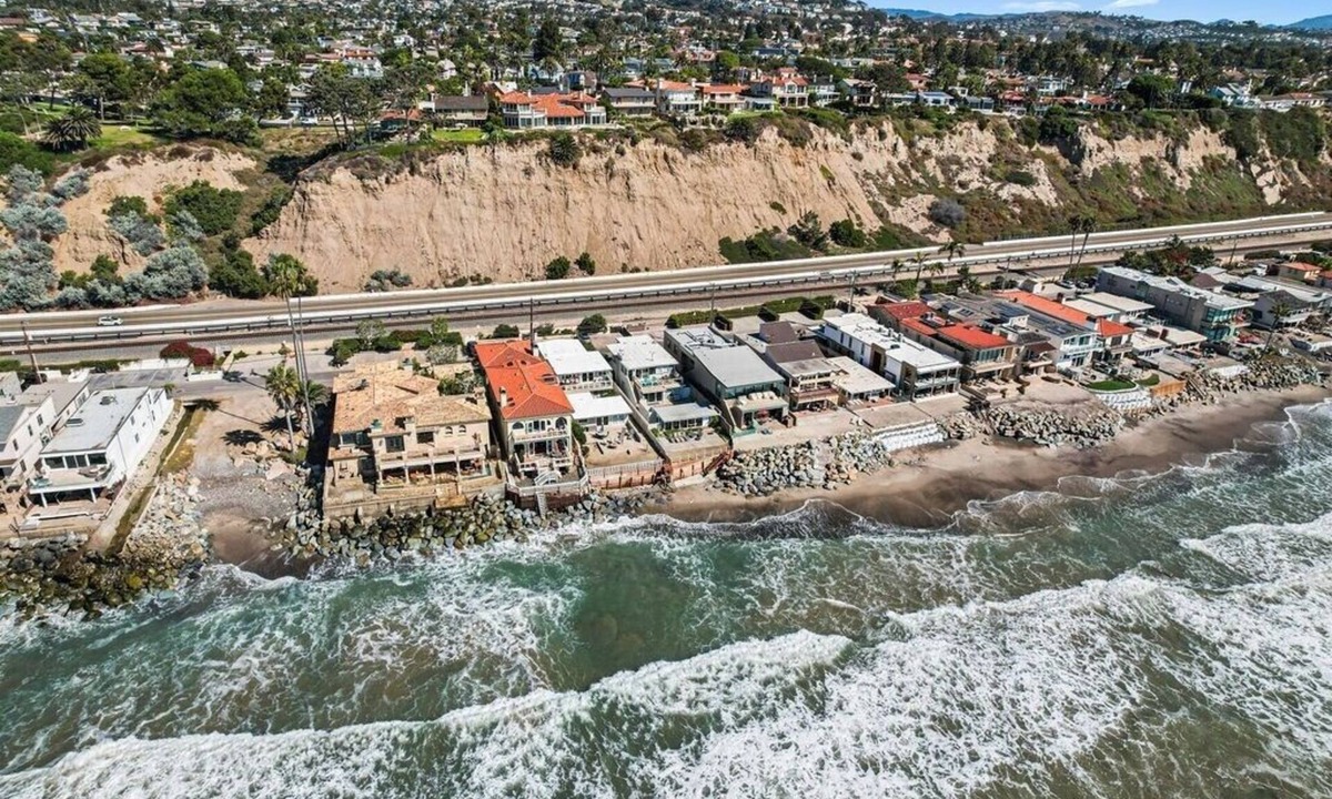 Capistrano Beach House | Oceanfront 7 Steps to the Beach, Pool Dana Point/Capistrano/San Clemente Unit B