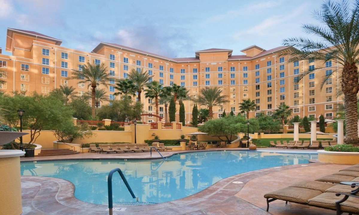 Las Vegas Resort | One Mile From Vegas Strip-Dazzling Vegas Views - Wyndham Grand Desert-1 Bd. Dlx.