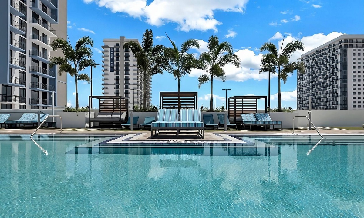 Doral Apartment | Partial Golf View Suite w/Kitchen Spa Pool & Free Parking Near City