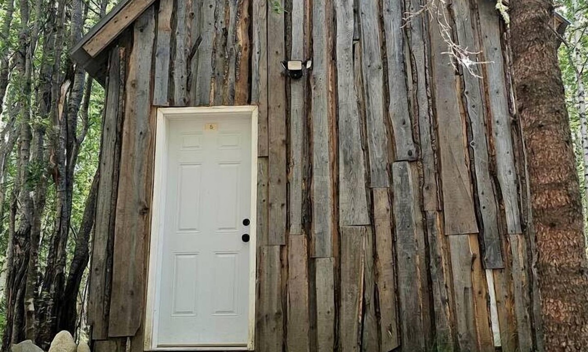 Houston House | Peaceful Camp Cabin Retreat with Kids Play Zone, Firepits & Picnic Tables in Houston, Alaska