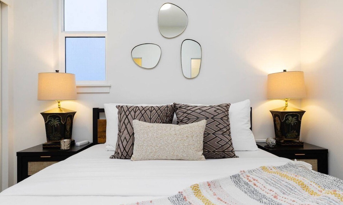 Genesee House | Perch - Modern West Seattle Retreat | 2 Private Suites