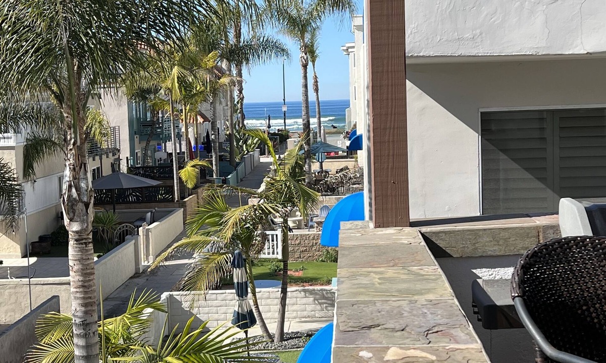 South Mission Beach Condo | ☀️PERFECT LOCATION, SPACIOUS and affordable! SOUTH MISSION BEACH Steps to Ocean!