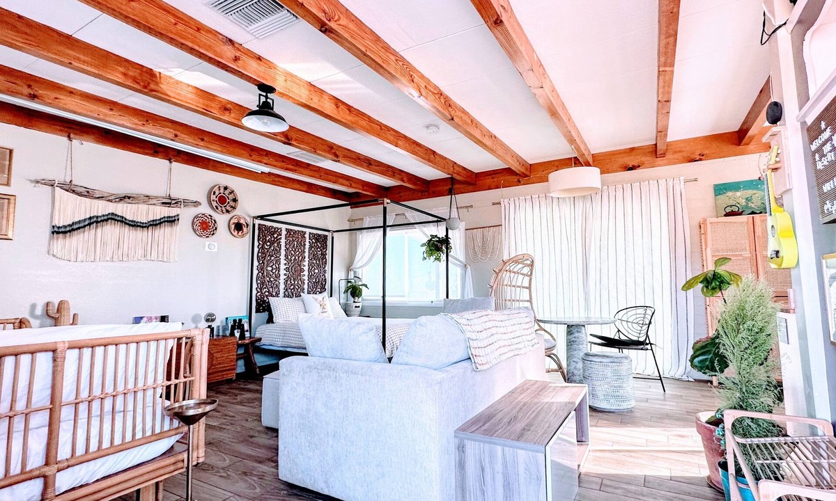 Landers House | Perfect Work-Vacation Home