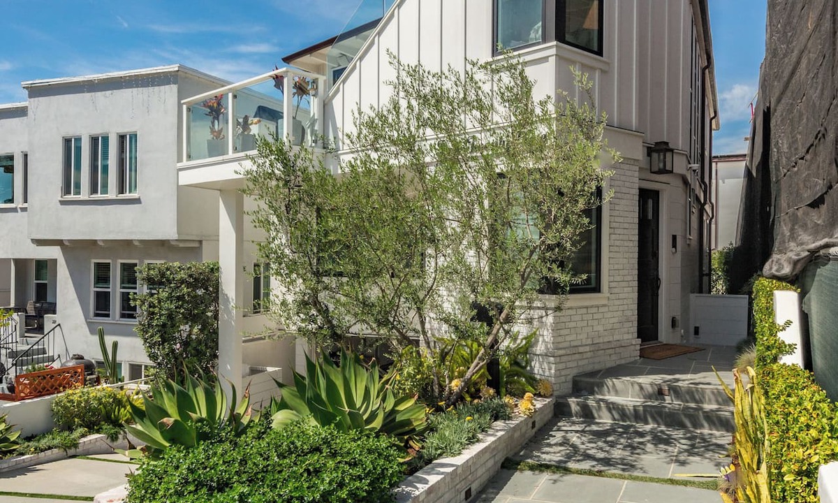 Hermosa Beach House | Perfectly upgraded/located home in one of the most desired pockets in Hermosa.