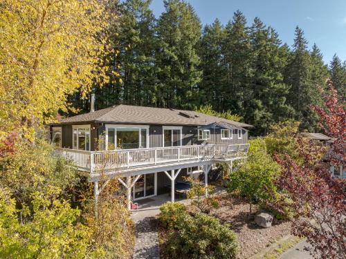 Eastsound House | Pet Friendly, Hot Tub, Pizza Oven, EV Car, Golfing