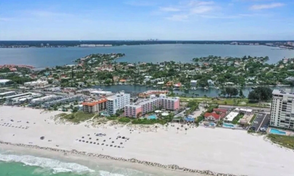 Belle Vista Condo | Pet Friendly, St. Pete Beach Condo w/AC, 1BR+Sofa Bed, Steps to Beach!