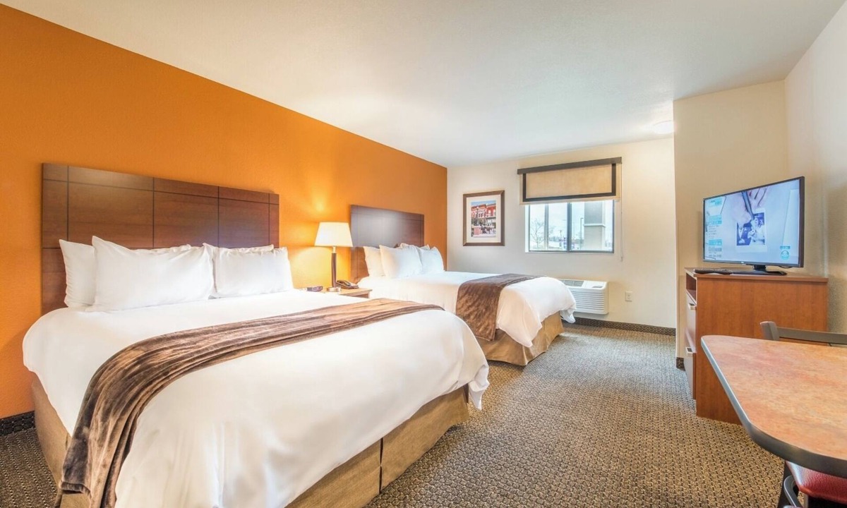 Sturtevant Hotel | Pet-Friendly Unit w/Kitchenette Near Racine Parks