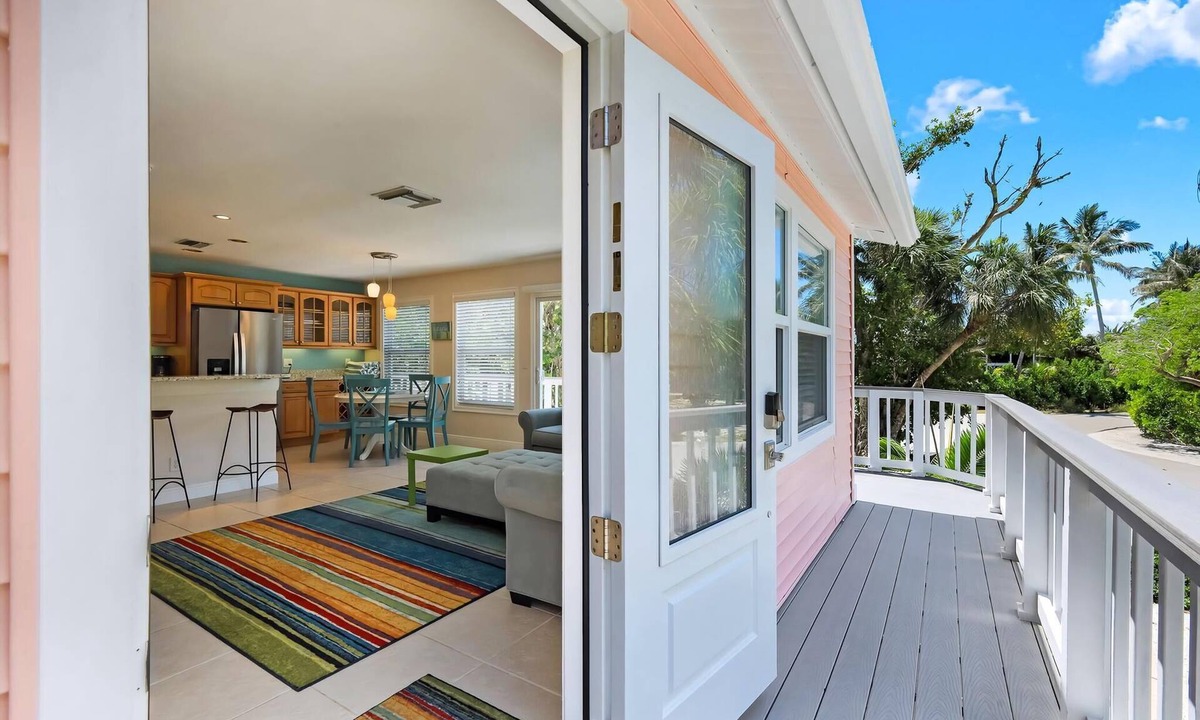 Del Sega House | Pink Shell | peaceful Sanibel home short walk to the beach!