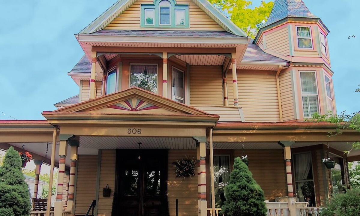 Marietta House | Player Piano - Gym - Victorian - 4 Bed