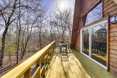 Eureka Springs Apartment | Pond Mountain Springs 'Falcon Cabin,' Fish & Hike!