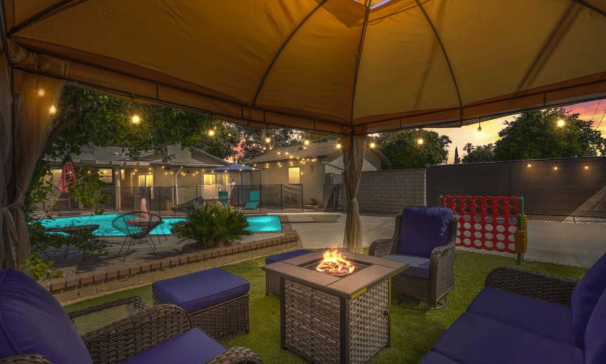 Riverside House | Pool - Game Room - FirePit - Free Parking - Sleeps 12 - Riverside Summer Getaway