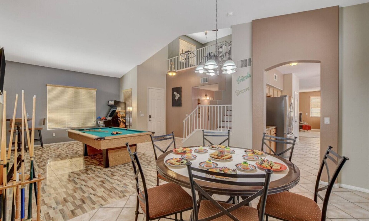 North Las Vegas House | Pool Table-Pinball-4bedrm-6beds,1bed down Pets Pay