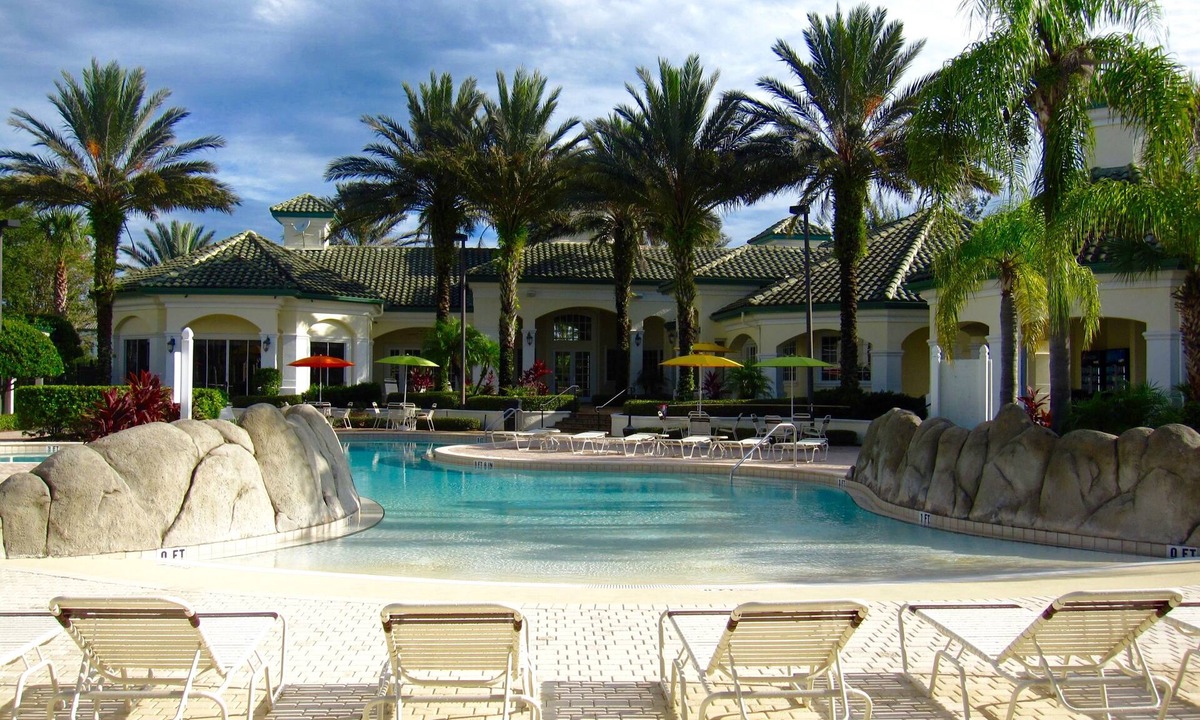 West Kissimmee Condo | Poolside 2 Bedroom/2 Bathroom Condo Close to Disney!