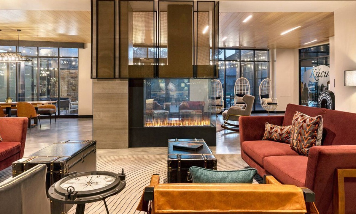 Silverthorne House | Presidential Suite in Downtown Silverthorne, stunning views, walk to Bluebird