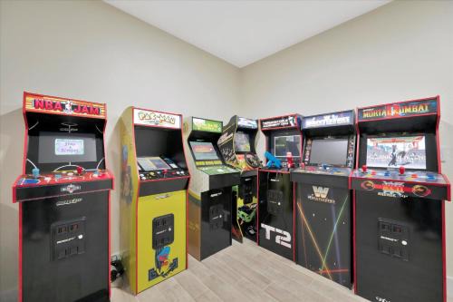 Indian Ridge House | Private Arcade with Pool Hot Tub and Grill Sleeps 10
