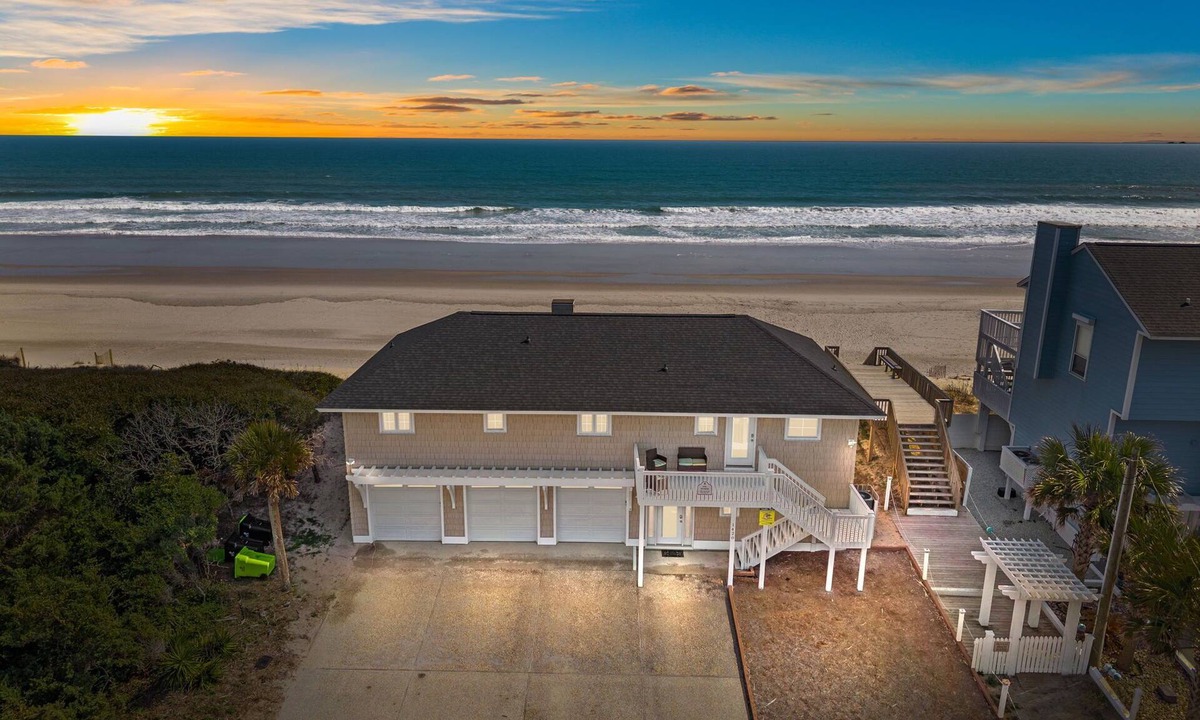 Surf City House | Private Beach Access | Hot Tub | Pingpong/Foosball