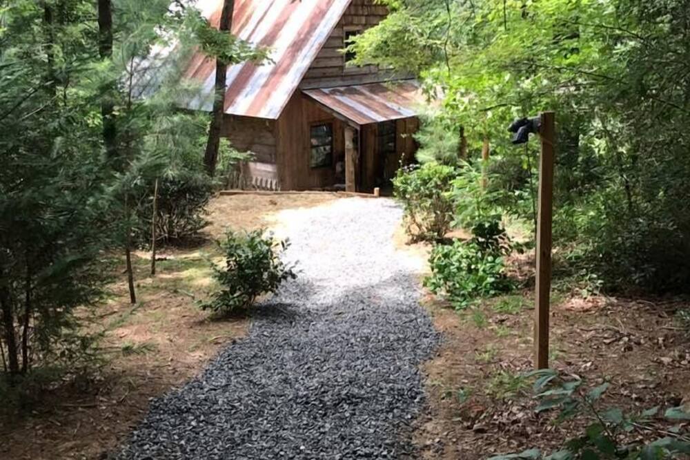 Lakemont Cabin | Private, Country Cabin in North Georgia's Mountainous Wilderness, Perfect for a Family Glamping Retreat