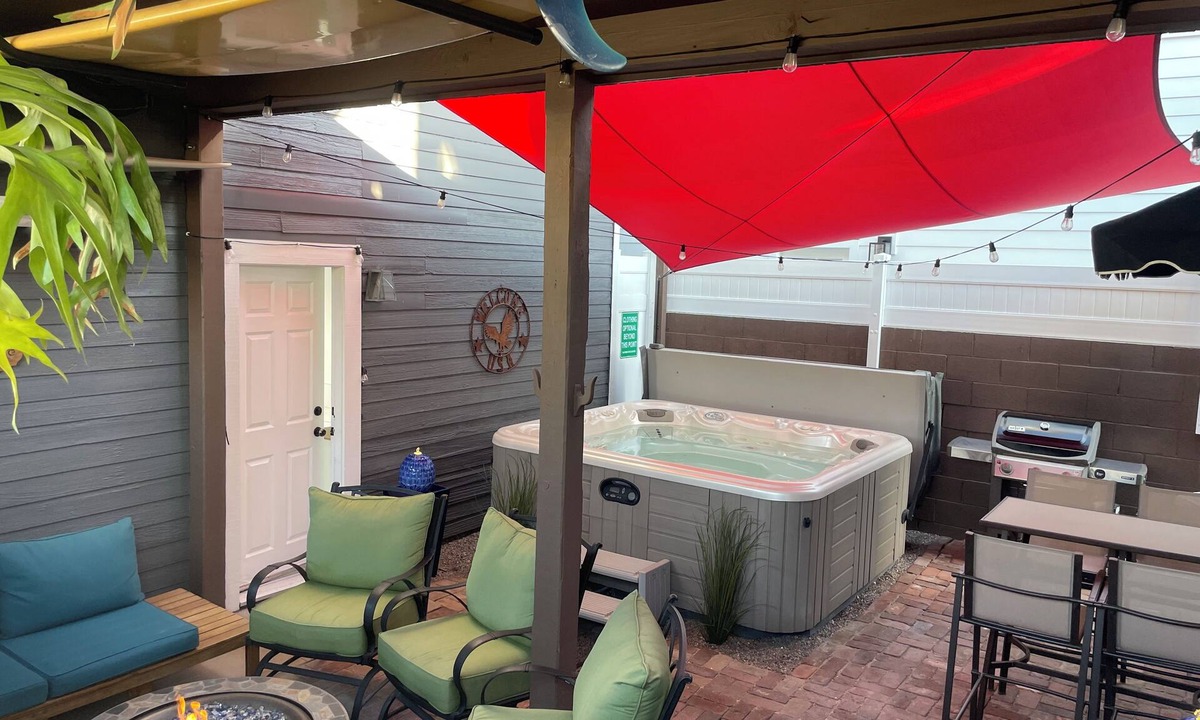 Balboa Island Cottage | Private Courtyard, Hot Tub, Reserved Parking, HVAC, Steps to Bay Beach