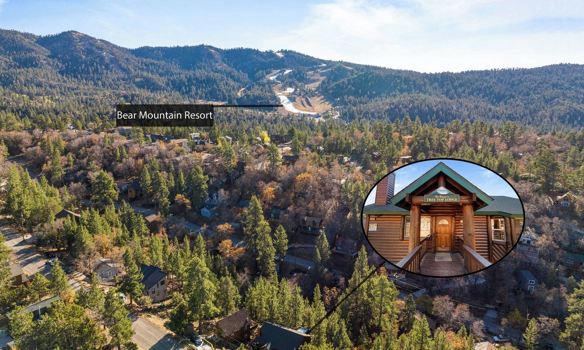 Upper Moonridge House | Private HOT TUB! 5 STAR LOG HOME with Ski Slope & Tree Top VIEWS!