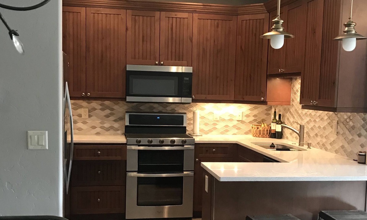Beaver Valley Condo | Private Hot Tub Overlooking Blue River with Private Heated Garage