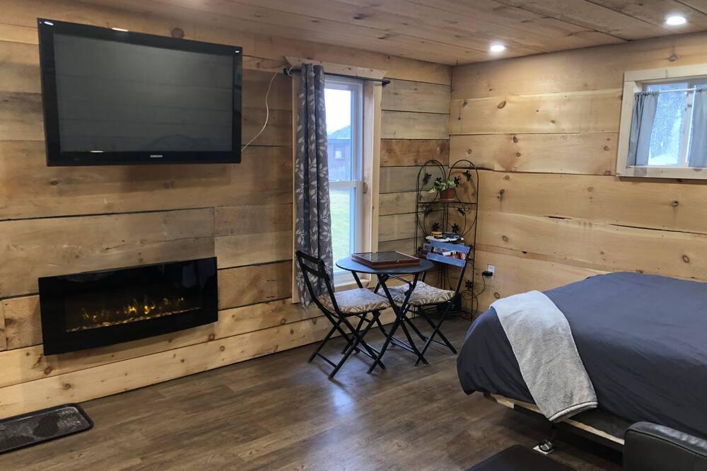 Dorchester Cabin | Private Rustic Country Bunkie - relax and unwind