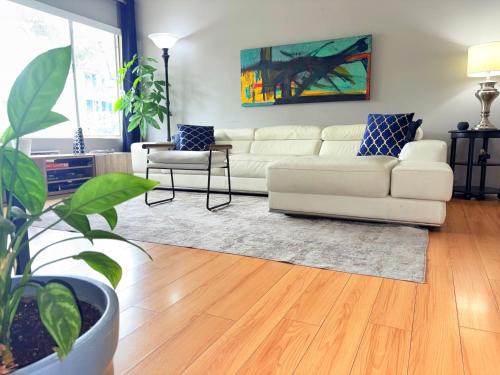 Los Angeles Bed & Breakfast | Proper Stays at Melrose - West Hollywood Premium M suite