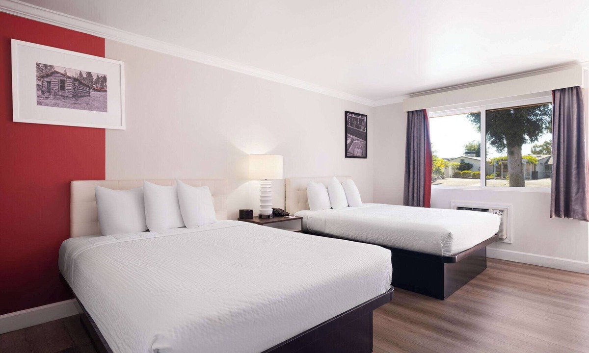 Poway Hotel | Ramada by Wyndham San Diego Poway Miramar