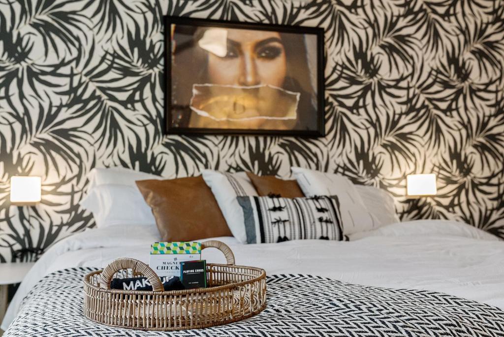 Victoria Park Hotel | Reality TV Suite at THE KarINN BOUTIQUE HOTEL - Downtown Ft Lauderdale 1