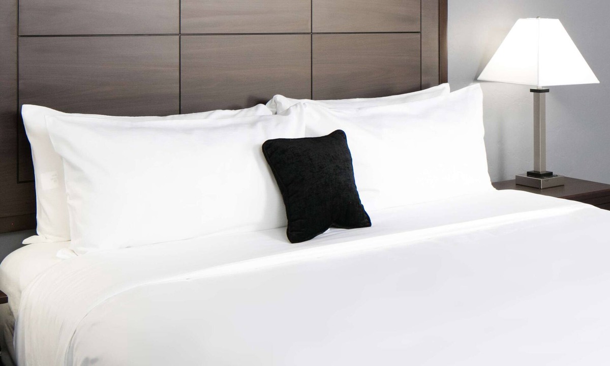 Northwest Everett Hotel | Red Lion Inn & Suites Everett