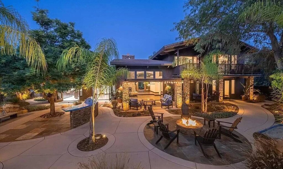 Lake Hodges House | Resort-Style 5 BR Retreat in Lake Hodges W Pool, Jacuzzi, Grill, Volleyball Court