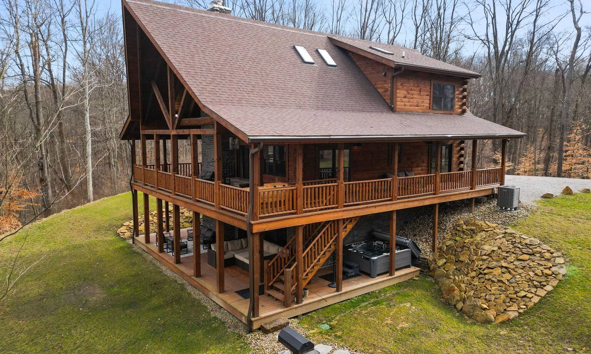 Logan Cabin | Rising Ridge Lodge | Hocking Hills, 12 Acres