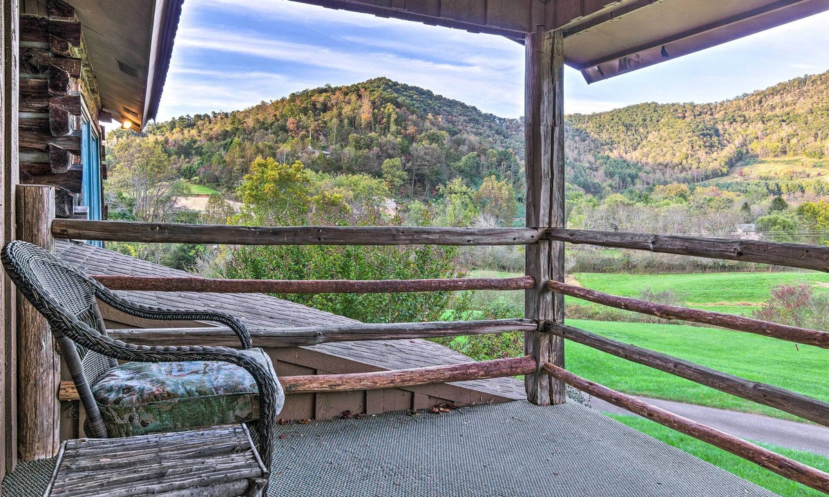 Cullowhee Villa | River Access, Mtn Views! All-Season Cullowhee Base