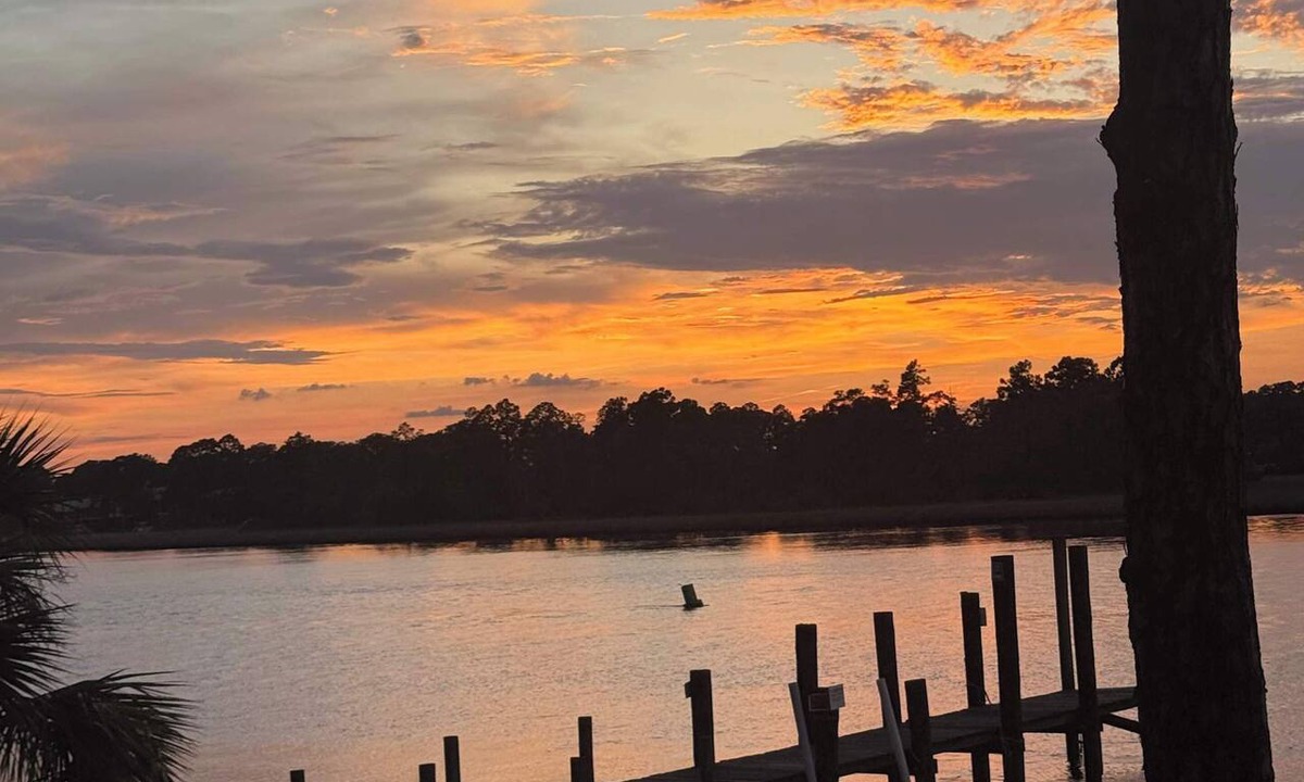 Carrabelle House | River Front -Boat Dock and Launch sleeps 14