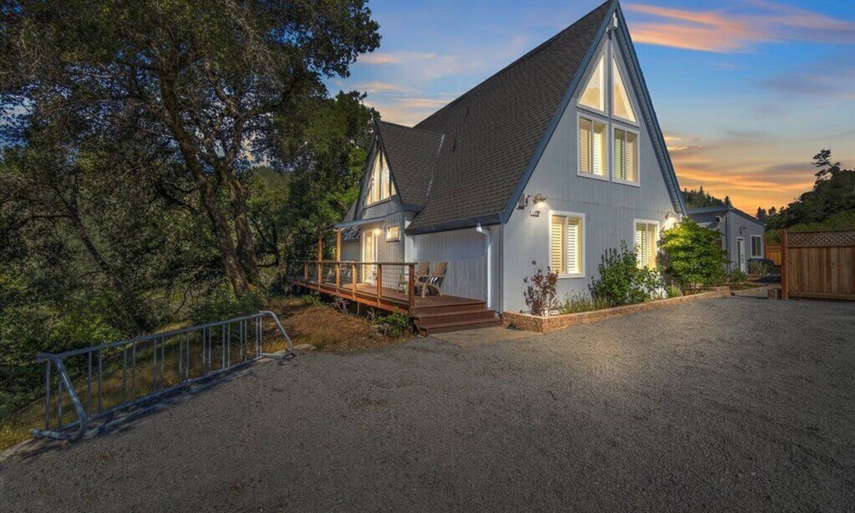 Cloverdale House | Riverfront Escape in North Alexander Vly, 3BR/2BA, hot tub, bbq, bocce ball