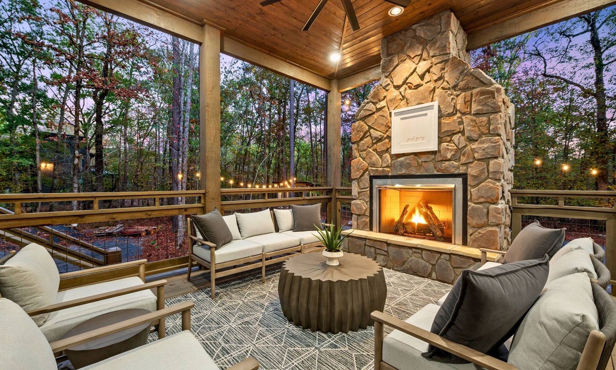Broken Bow Cabin | Riverstone Estate | Luxe Creekside Group Getaway