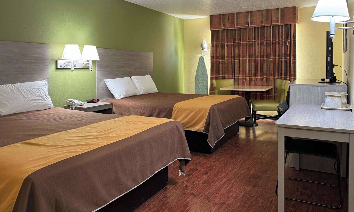 Moriarty Hotel | Rodeway Inn Moriarty
