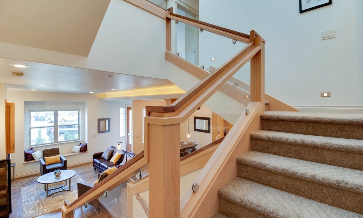 Bend Apartment | Rooftop Deck Walk to River Downtown Fire pit